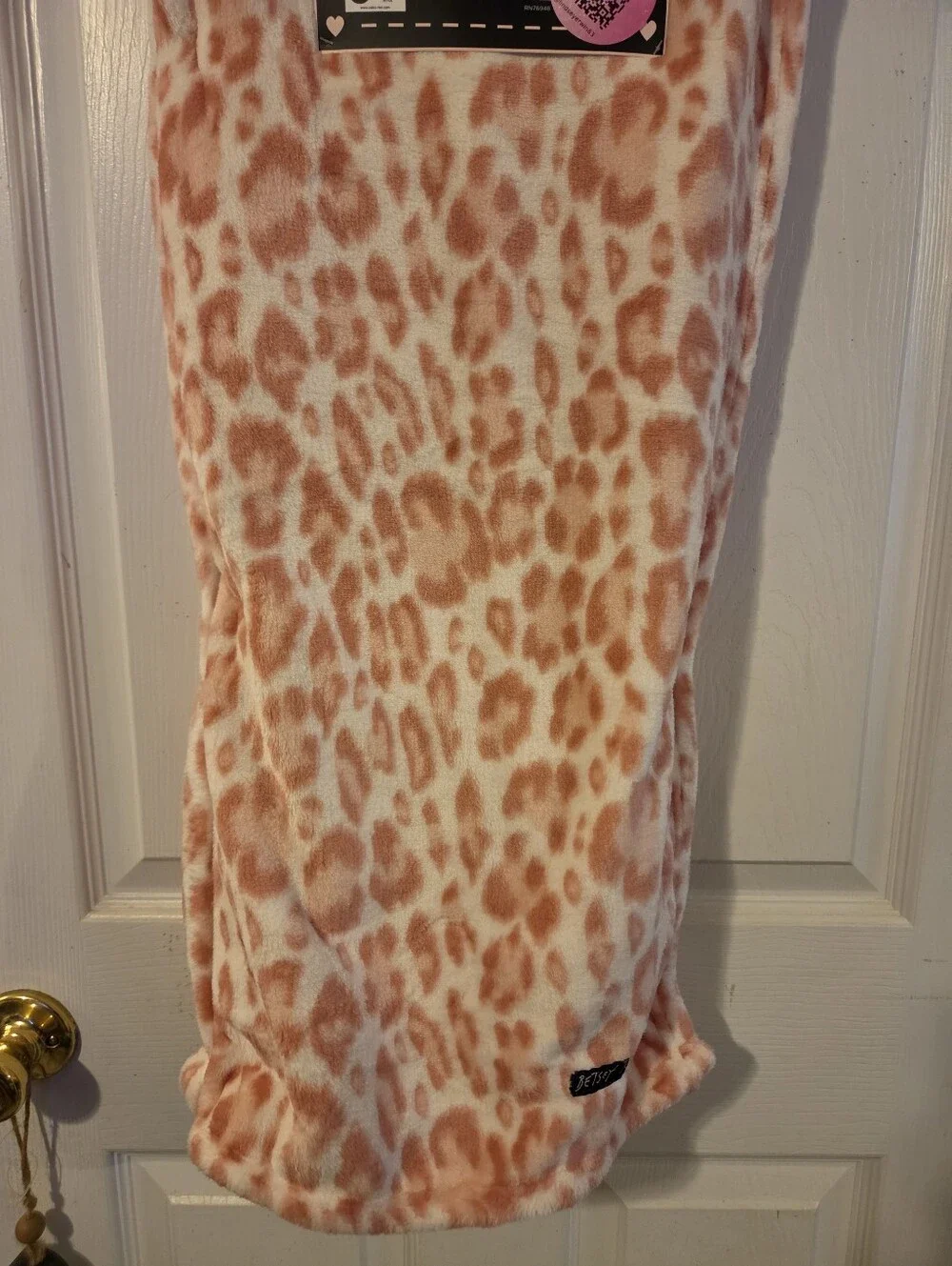 Betsey Johnson NWT Leopard Plush Throw ONLY ONE